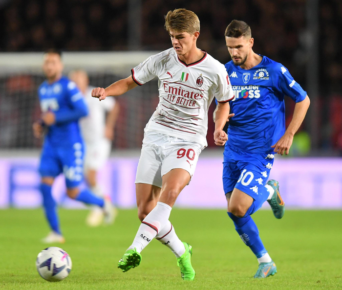 的配合却显 的配合却显