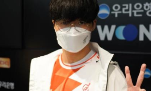 抑住自己的 抑住自己的