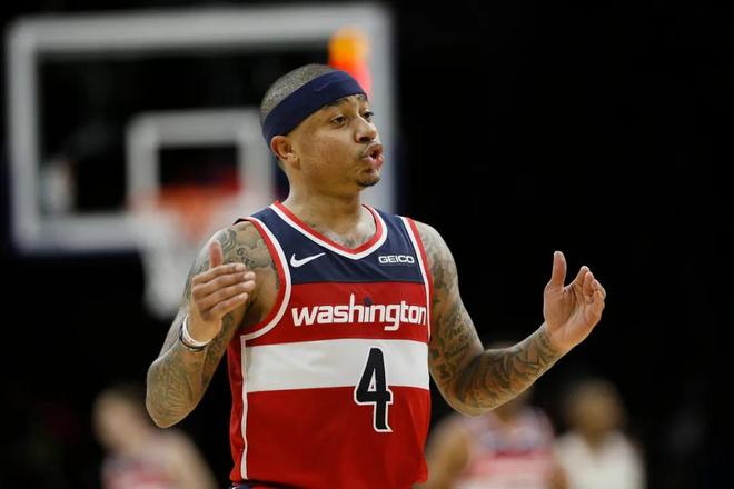 字母哥获准参加欧锦赛，媒体试图挑动字母哥被交易，斯通出面辟谣